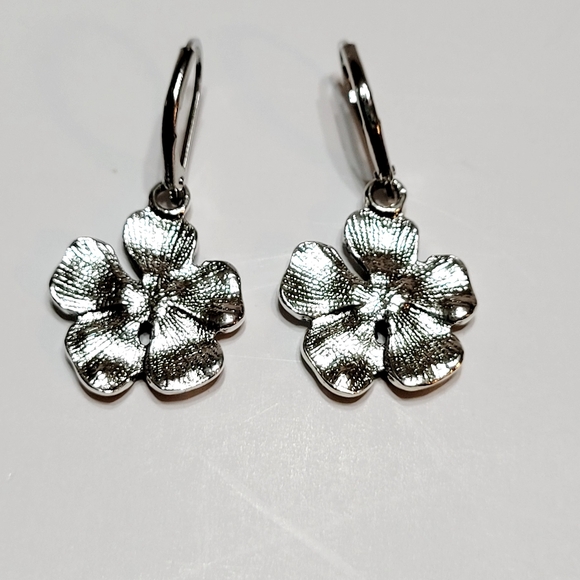 NWOT Womens Vintage Ĥoop Earrings Retro Flower Design For Female - Picture 4 of 6